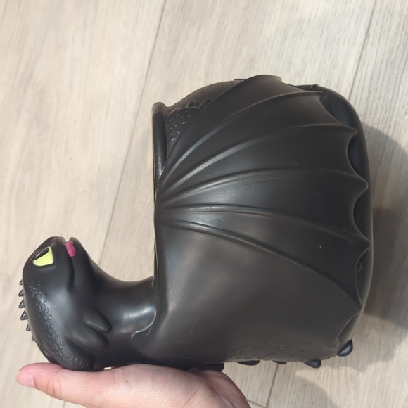 Toothless Popcorn Bucket - Picture 6 of 10